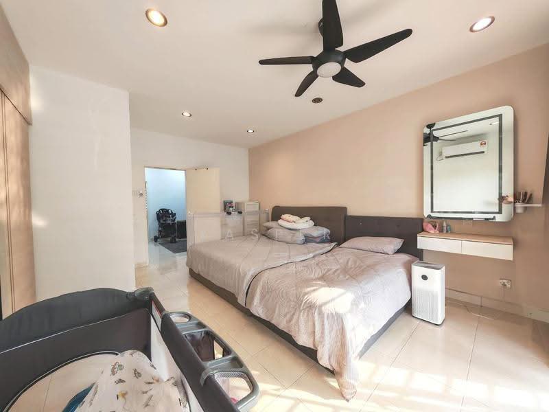 2-storey Terraced House for Sale in Taman Seri Austin (Tebrau) - Kasper Lee - Bedroom - PropertyGuru.com.my