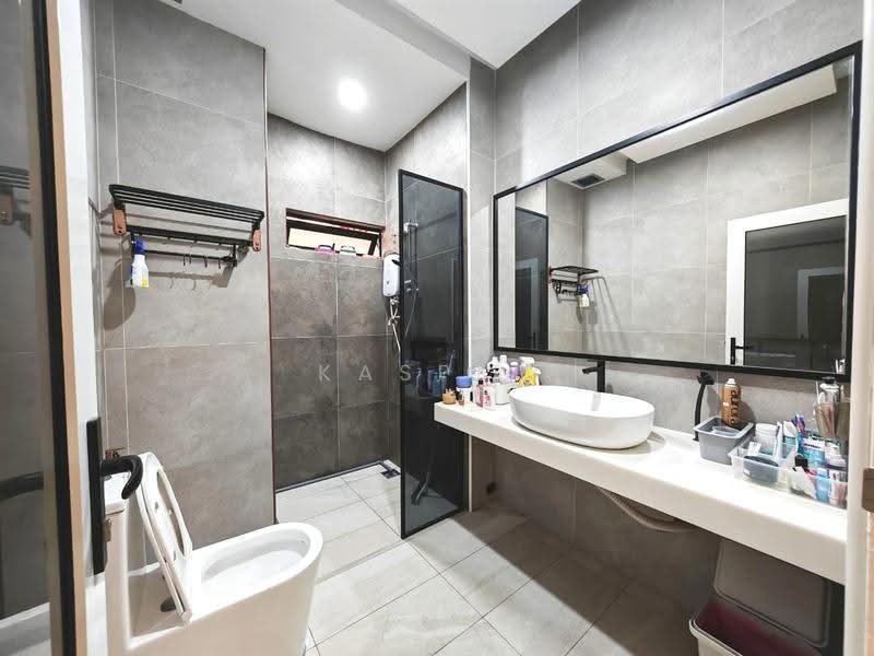 2-storey Terraced House for Sale in Taman Seri Austin (Tebrau) - Kasper Lee - Bathroom - PropertyGuru.com.my