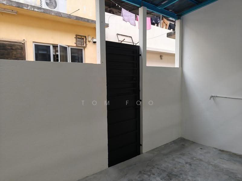 2-storey Terraced House for Rent in Bandar Putra Permai (Seri Kembangan) - Tom Foo - Exterior - PropertyGuru.com.my