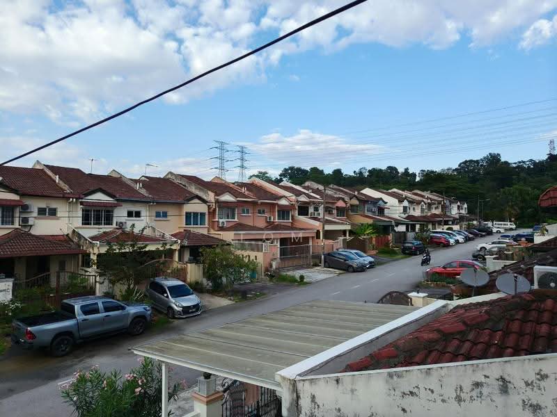 2-storey Terraced House for Sale in Bandar Putra Permai (Seri Kembangan) - Tom Foo - Exterior - PropertyGuru.com.my