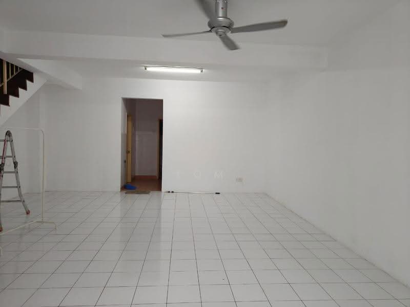 2-storey Terraced House for Sale in Bandar Putra Permai (Seri Kembangan) - Tom Foo - Interior - PropertyGuru.com.my