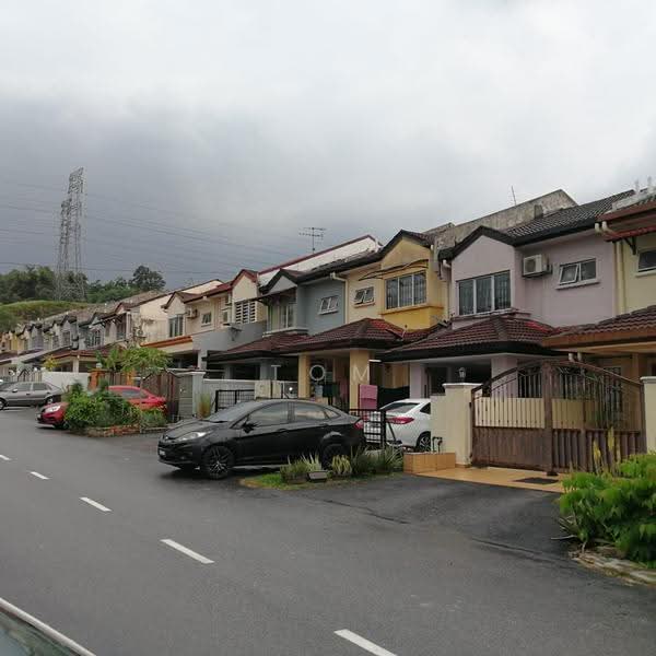 2-storey Terraced House for Sale in Bandar Putra Permai (Seri Kembangan) - Tom Foo - Exterior - PropertyGuru.com.my