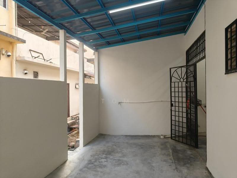 2-storey Terraced House for Sale in Bandar Putra Permai (Seri Kembangan) - Tom Foo - Exterior - PropertyGuru.com.my