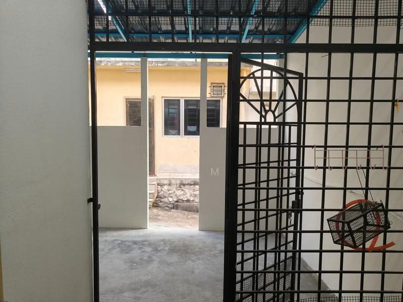 2-storey Terraced House for Sale in Bandar Putra Permai (Seri Kembangan) - Tom Foo - Exterior - PropertyGuru.com.my
