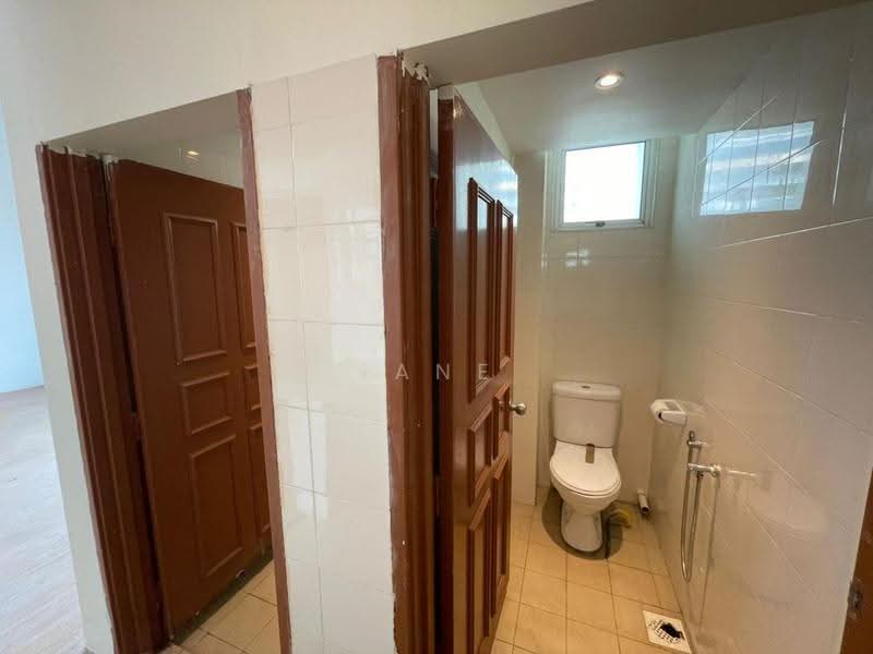 Shop for Rent in Taman Molek (Johor Bahru) - Jane Ngoi - Bathroom - PropertyGuru.com.my