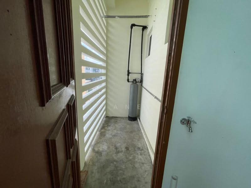 Shop for Rent in Taman Molek (Johor Bahru) - Jane Ngoi - Corridor - PropertyGuru.com.my