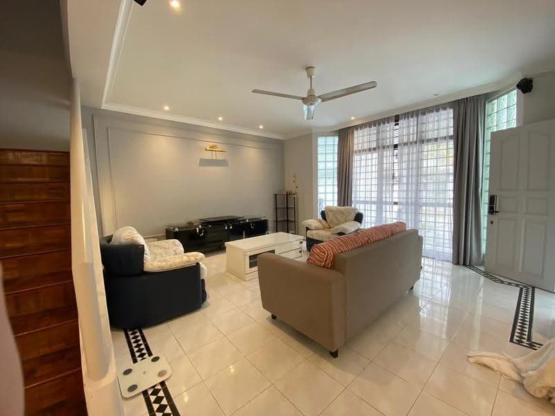 2-storey Terraced House for Sale in Taman Molek (Johor Bahru) - Lee Qiu Wen - Living Room - PropertyGuru.com.my