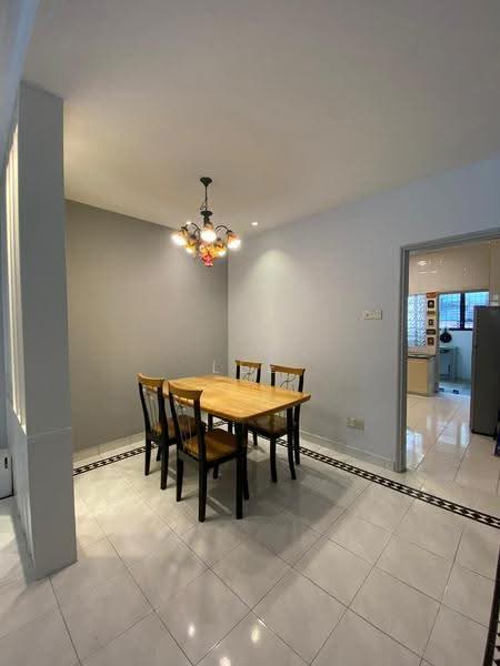 2-storey Terraced House for Sale in Taman Molek (Johor Bahru) - Lee Qiu Wen - Dining Room - PropertyGuru.com.my