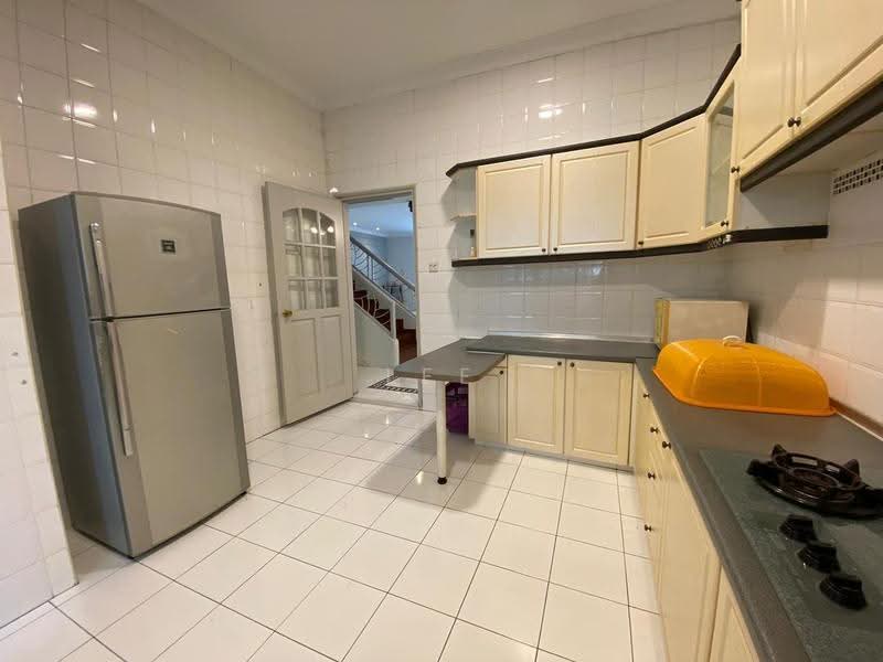 2-storey Terraced House for Sale in Taman Molek (Johor Bahru) - Lee Qiu Wen - Kitchen - PropertyGuru.com.my