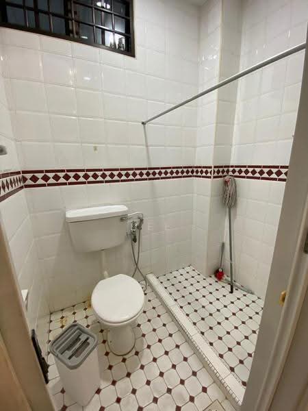 2-storey Terraced House for Sale in Taman Molek (Johor Bahru) - Lee Qiu Wen - Bathroom - PropertyGuru.com.my