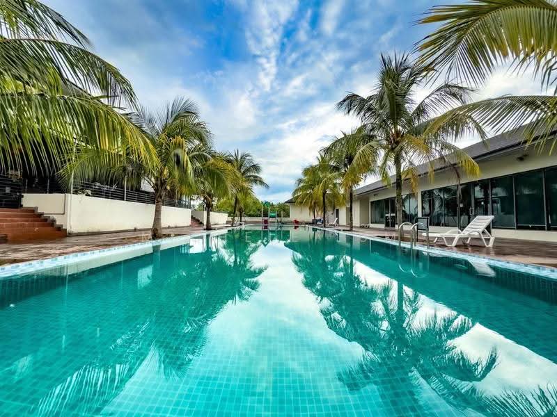 Kondominium untuk Dijual di The Peak SOHO - Michele Lum - Pool - PropertyGuru.com.my