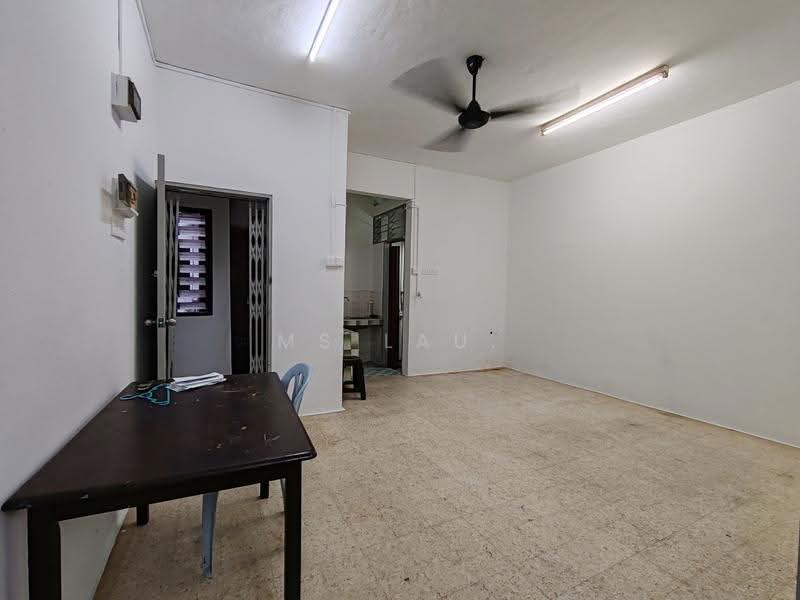 Rumah Flat untuk Dijual di Jalan Chempedak - Ms Lau. - Living Room - PropertyGuru.com.my