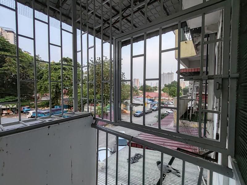 Rumah Flat untuk Dijual di Jalan Chempedak - Ms Lau. - Balcony - PropertyGuru.com.my