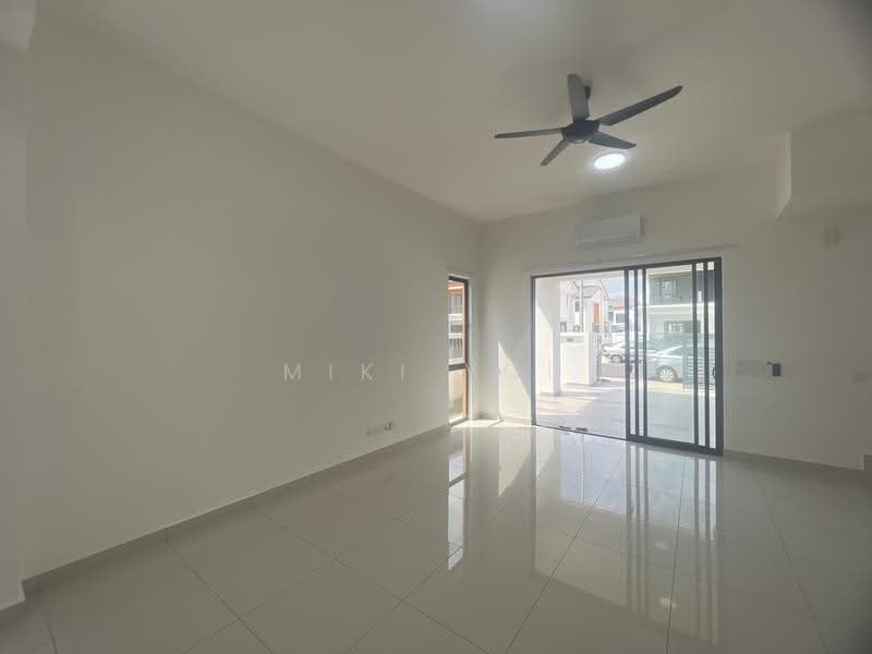 2-storey Terraced House for Rent in Bandar Rimbayu (Telok Panglima Garang) - Miki You - Living Room - PropertyGuru.com.my