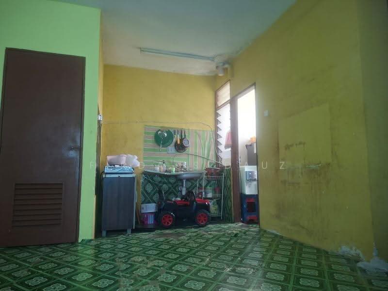 Rumah Flat untuk Dijual di Taman Pulai Utama - Firdaus Dauz - Kitchen - PropertyGuru.com.my