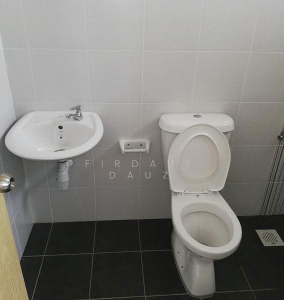 Rumah Flat untuk Dijual di Taman Pulai Utama - Firdaus Dauz - Bathroom - PropertyGuru.com.my