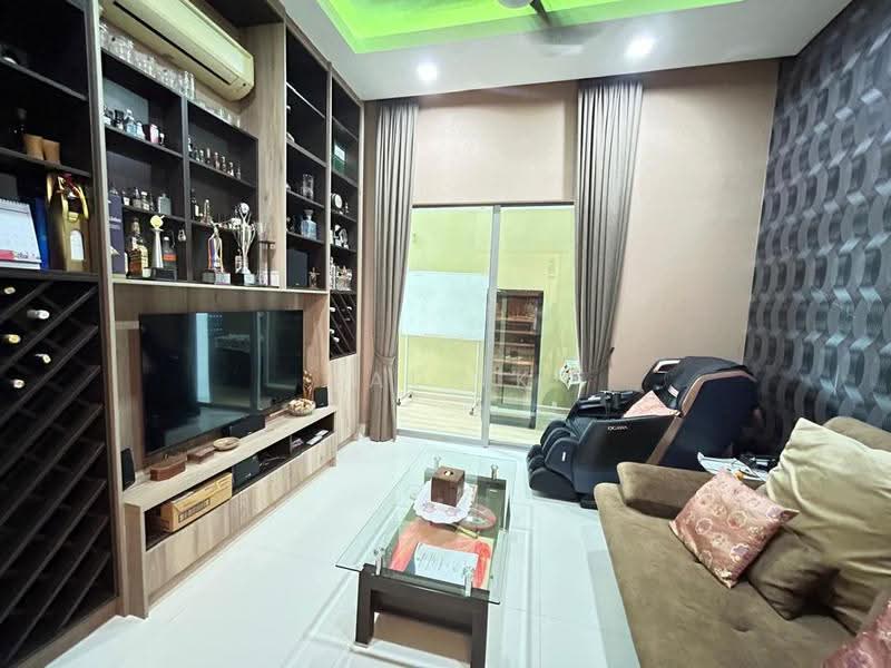Semi-Detached House for Sale in Temasya Glenmarie (Glenmarie) - Lai YK - Living Room - PropertyGuru.com.my
