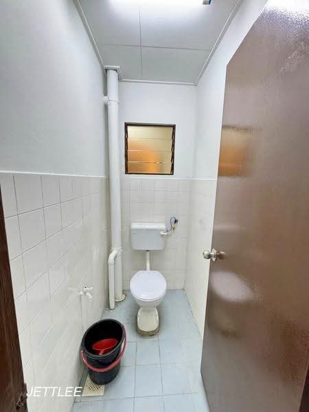Apartment for Sale at Pangsapuri Pendamar B - Eunice Lim - Bathroom - PropertyGuru.com.my