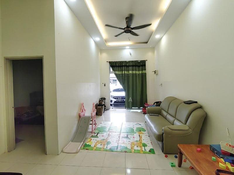 Rumah Teres 1-Tingkat untuk Dijual di Shah Alam (Selangor) - Azwa Abas - Living Room - PropertyGuru.com.my