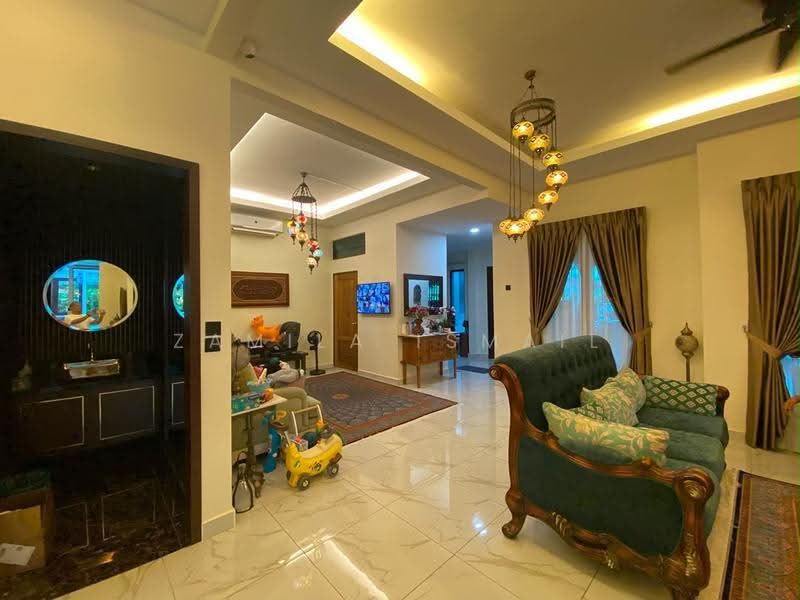 Rumah Teres 2-Tingkat untuk Dijual di Bukit Jelutong (Shah Alam) - Zamila Ismail - Living Room - PropertyGuru.com.my