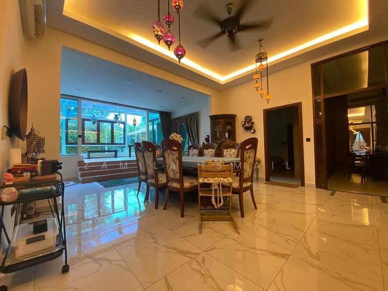 Rumah Teres 2-Tingkat untuk Dijual di Bukit Jelutong (Shah Alam) - Zamila Ismail - Dining Room - PropertyGuru.com.my