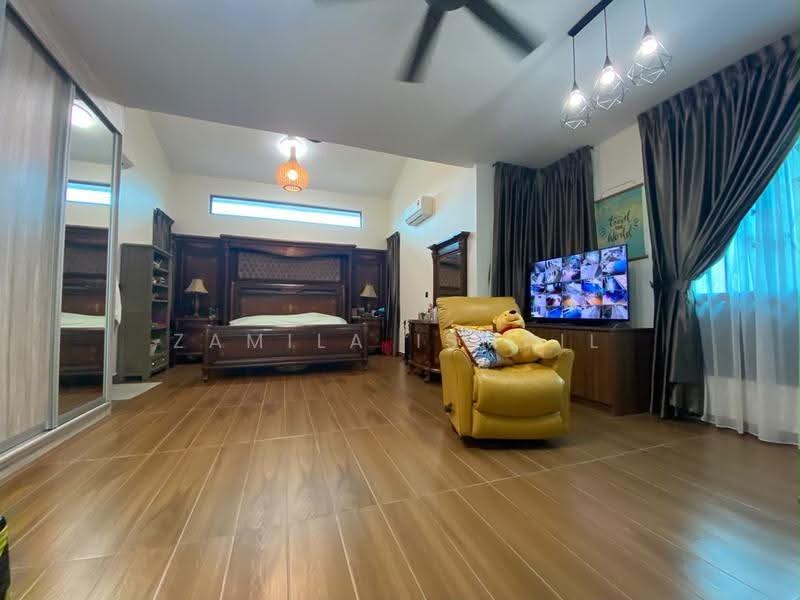 Rumah Teres 2-Tingkat untuk Dijual di Bukit Jelutong (Shah Alam) - Zamila Ismail - Master Bedroom - PropertyGuru.com.my