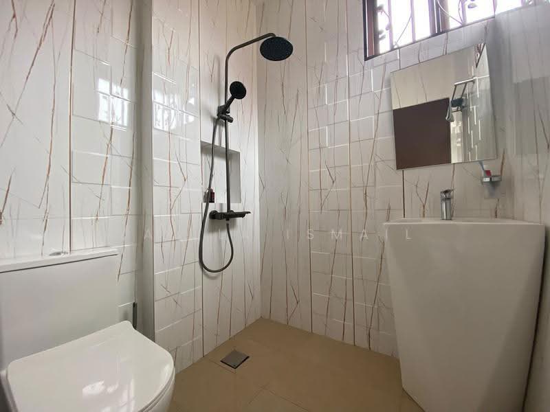 Rumah Teres 2-Tingkat untuk Dijual di Bukit Jelutong (Shah Alam) - Zamila Ismail - Bathroom - PropertyGuru.com.my