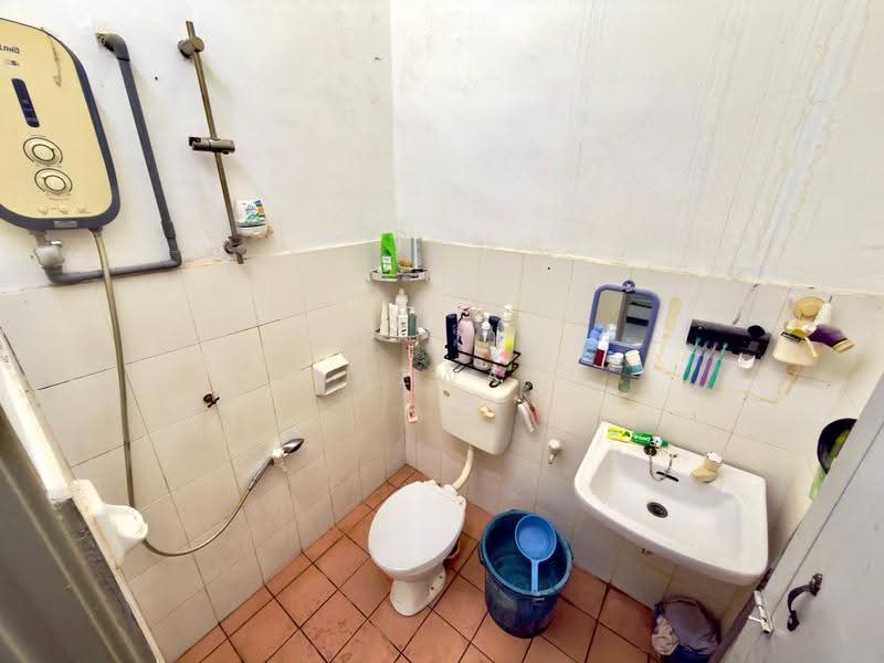 1-storey Terraced House for Sale in Kapar (Selangor) - Azwa Abas - Bathroom - PropertyGuru.com.my