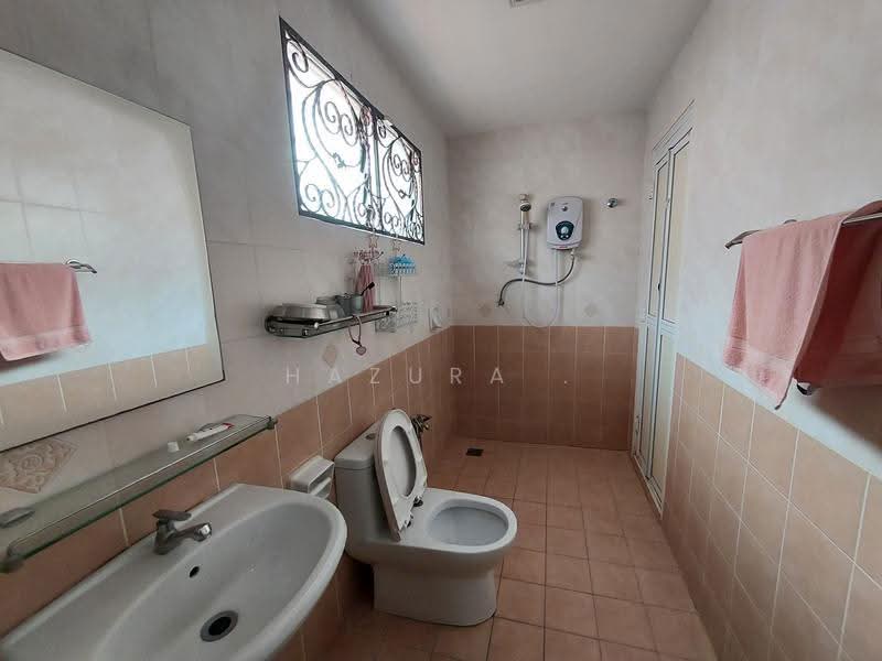 2-storey Terraced House for Sale in Sunway Kayangan (Shah Alam) - Hazura . - Bathroom - PropertyGuru.com.my