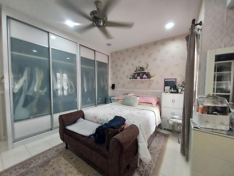 2-storey Terraced House for Sale in Sunway Kayangan (Shah Alam) - Hazura . - Primary bedroom - PropertyGuru.com.my