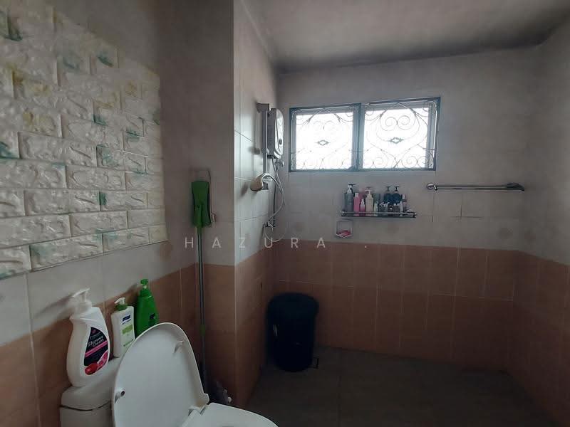2-storey Terraced House for Sale in Sunway Kayangan (Shah Alam) - Hazura . - Bathroom - PropertyGuru.com.my