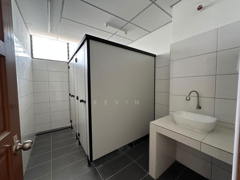 Kilang untuk Dijual di Seri Kembangan (Selangor) - Kevin Dass - Bathroom - PropertyGuru.com.my
