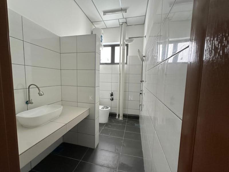 Kilang untuk Dijual di Seri Kembangan (Selangor) - Kevin Dass - Bathroom - PropertyGuru.com.my