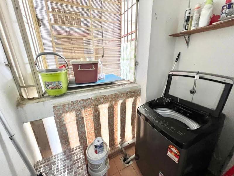 Apartment for Sale at Pangsapuri Danaumas - Fauran Nawawi - PropertyGuru.com.my