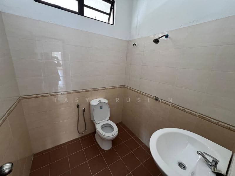 Bungalow House untuk Dijual di Kampung Sungai Ramal Baru (Kajang) - Tasya Ruslan - Bathroom - PropertyGuru.com.my