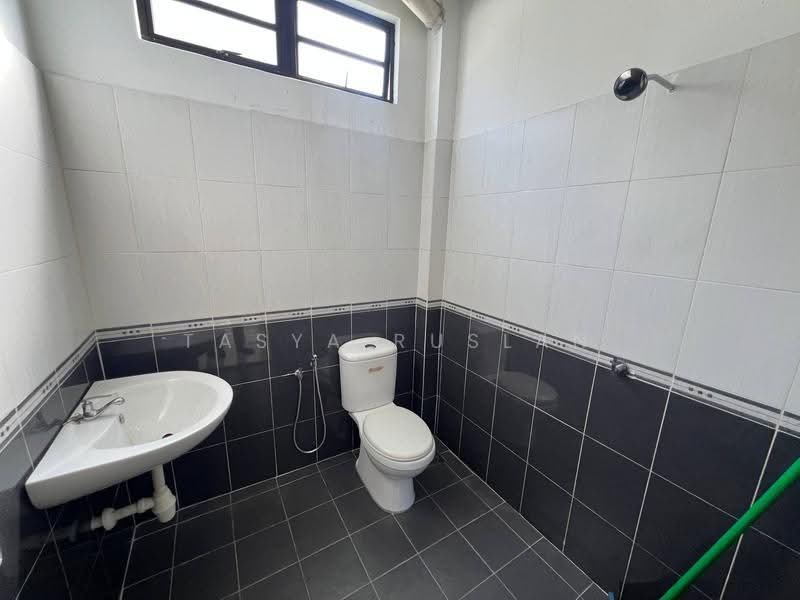 Bungalow House untuk Dijual di Kampung Sungai Ramal Baru (Kajang) - Tasya Ruslan - Bathroom - PropertyGuru.com.my