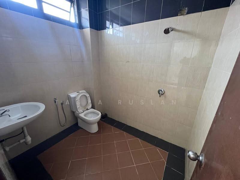 Bungalow House untuk Dijual di Kampung Sungai Ramal Baru (Kajang) - Tasya Ruslan - Bathroom - PropertyGuru.com.my