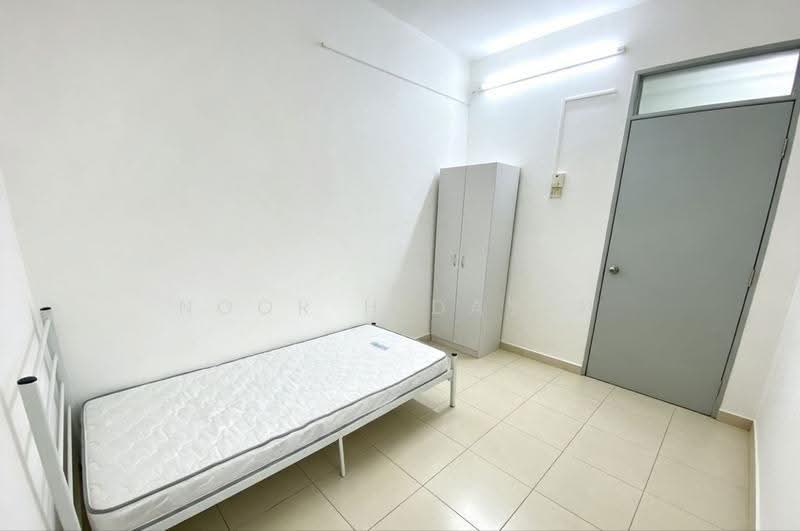 Pangsapuri untuk Dijual di Mentari Court - Noor Hidayah Mohamad Noor - Bedroom - PropertyGuru.com.my