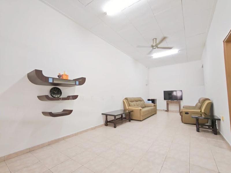 1-storey Terraced House for Rent in Taman Daya (Johor Bahru) - Janessa Lim - Living Room - PropertyGuru.com.my