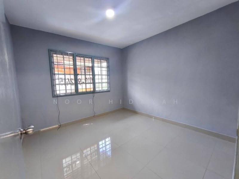 Flat for Sale at Kampung Lindungan PJS 8 - Noor Hidayah Mohamad Noor - Interior - PropertyGuru.com.my