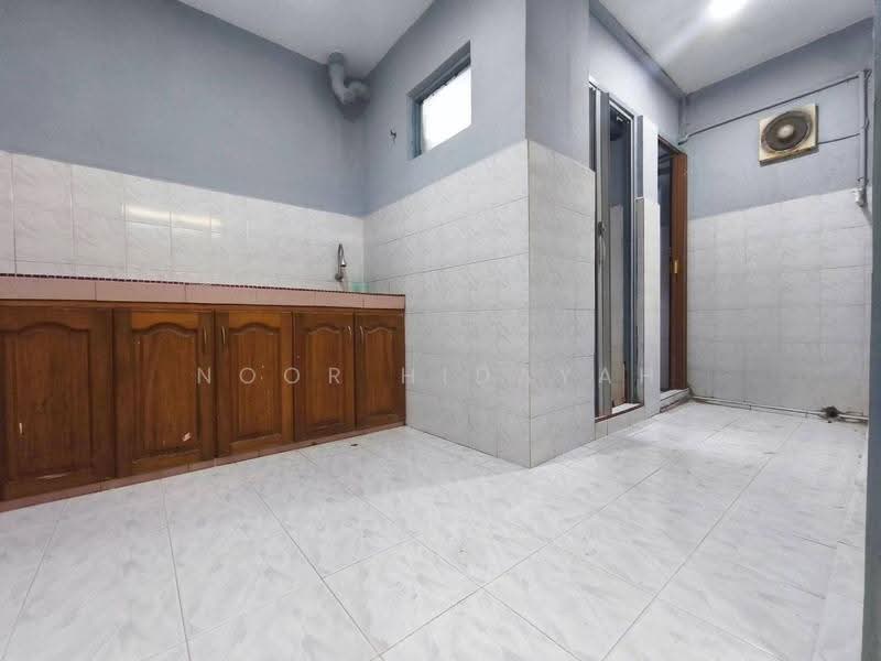 Flat for Sale at Kampung Lindungan PJS 8 - Noor Hidayah Mohamad Noor - Kitchen - PropertyGuru.com.my