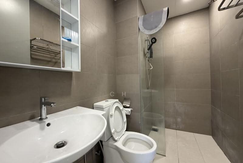 Service Residence for Sale at The Era @ Duta North - CH Ng - Bathroom - PropertyGuru.com.my