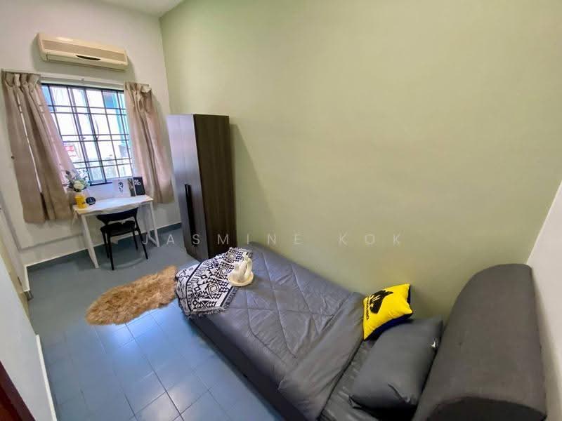 Rumah Teres 2-Tingkat untuk Disewa di Bandar Putra Permai (Seri Kembangan) - Jasmine Kok - Bedroom - PropertyGuru.com.my