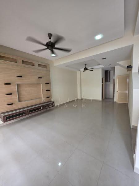 Rumah Teres 2.5-Tingkat untuk Dijual di Taman Tasik Prima (Puchong) - Baljeet Singh - Living Room - PropertyGuru.com.my