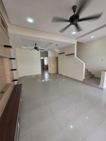 Rumah Teres 2.5-Tingkat untuk Dijual di Taman Tasik Prima (Puchong) - Baljeet Singh - Living Room - PropertyGuru.com.my