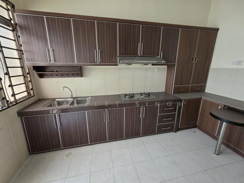 Rumah Teres 2.5-Tingkat untuk Dijual di Taman Tasik Prima (Puchong) - Baljeet Singh - Kitchen - PropertyGuru.com.my