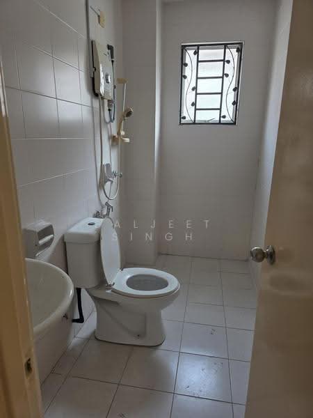 Rumah Teres 2.5-Tingkat untuk Dijual di Taman Tasik Prima (Puchong) - Baljeet Singh - Bathroom - PropertyGuru.com.my