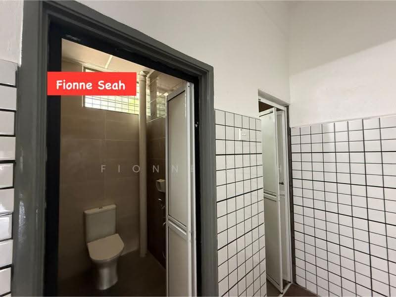 Shop for Rent in Raja Uda (Butterworth) - Fionne Seah - Bathroom - PropertyGuru.com.my