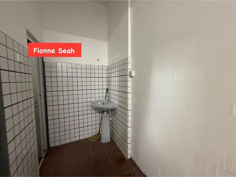 Shop for Rent in Raja Uda (Butterworth) - Fionne Seah - Bathroom - PropertyGuru.com.my
