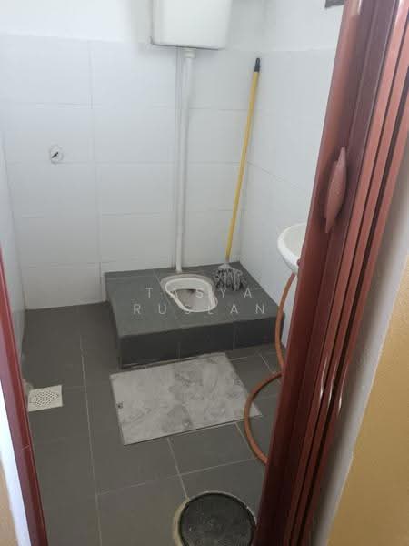 Rumah Teres 1-Tingkat untuk Dijual di Taman Dato' Hormat (Telok Panglima Garang) - Tasya Ruslan - Bathroom - PropertyGuru.com.my